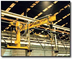Wall traveling jib crane